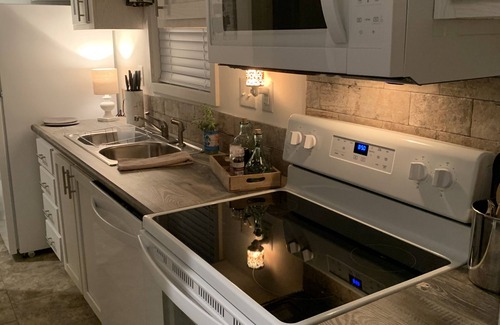 Homosassa Resort | Riverside Tiny House: Perfect for Pets and Adventure Seekers