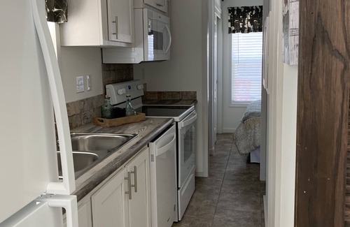 Homosassa Resort | Riverside Tiny House: Perfect for Pets and Adventure Seekers