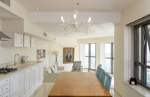 Tel Aviv City Center Apartment | Elegant High-Floor 2 Bedroom with Oceanfront Amenities