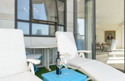 Tel Aviv City Center Apartment | Elegant High-Floor 2 Bedroom with Oceanfront Amenities