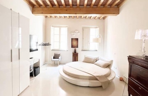 Pisa City Centre House | Elegant Tower House with Kitchen in Central Pisa