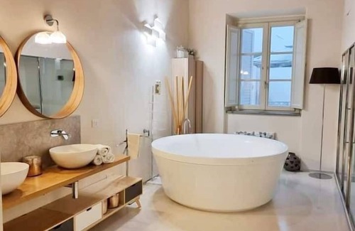 Pisa City Centre House | Elegant Tower House with Kitchen in Central Pisa
