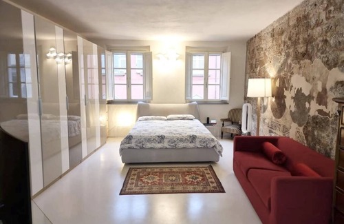 Pisa City Centre House | Elegant Tower House with Kitchen in Central Pisa