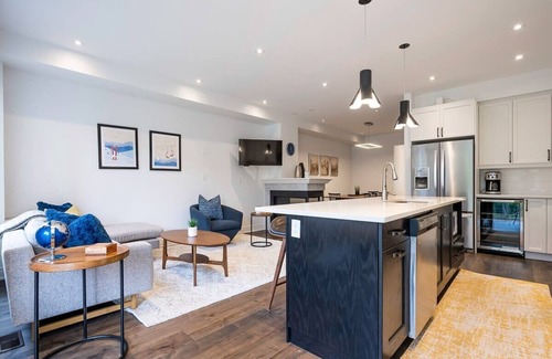 The Blue Mountains House | Elegant Townhome with Pool & Shuttle to Blue Mountain