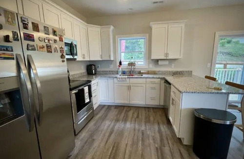 Morgantown House | Stylish Townhome Near Stadium & Downtown with Breakfast
