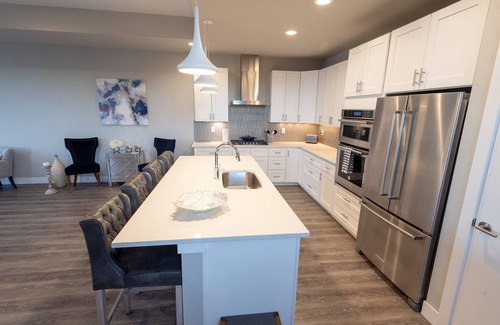Englewood House | Exceptional Townhome with Amazing Mountain Views & Rooftop Deck