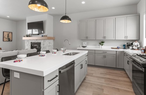 Deer Mountain House | Luxury Townhome in Great Location, Hot Tub +Patio, Gourmet Kitchen, Almost Heaven!