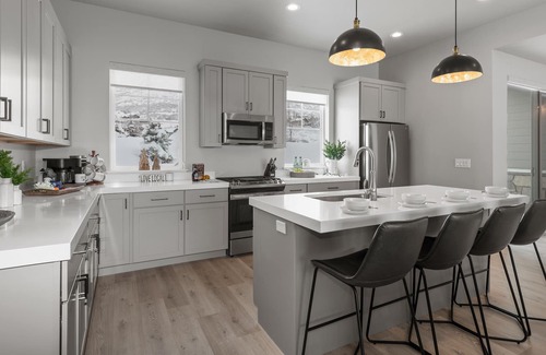 Deer Mountain House | Luxury Townhome in Great Location, Hot Tub +Patio, Gourmet Kitchen, Almost Heaven!