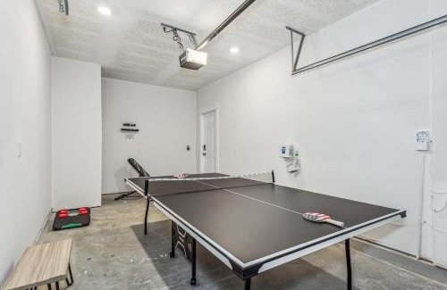 Pine Forest Apartment | Elegant Townhome with Pool, Near Downtown & Pensacola Beach