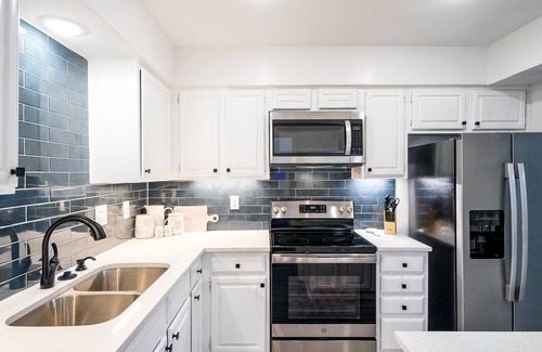 Park Central House | Cozy Townhome with Loft Workspace and Coffee Bar Awaits!