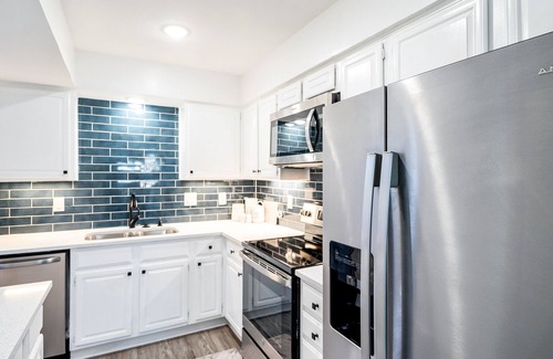 Park Central House | Cozy Townhome with Loft Workspace and Coffee Bar Awaits!