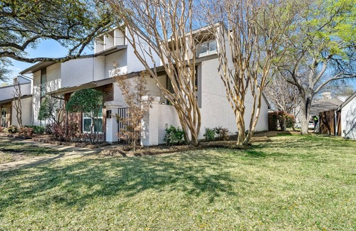 Park Central House | Cozy Townhome with Loft Workspace and Coffee Bar Awaits!