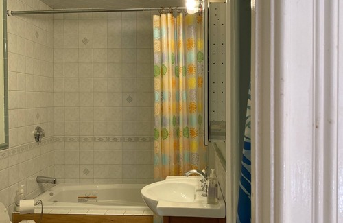 Roxbury House | Elegant Townhouse Near Fenway with Ocean Views & Spa
