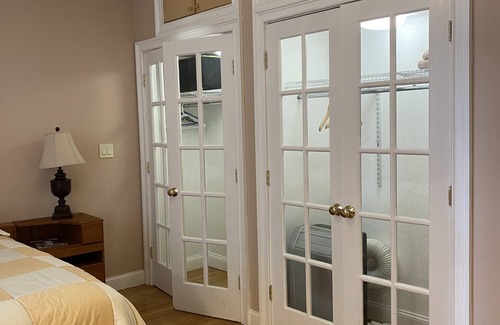 Roxbury House | Elegant Townhouse Near Fenway with Ocean Views & Spa
