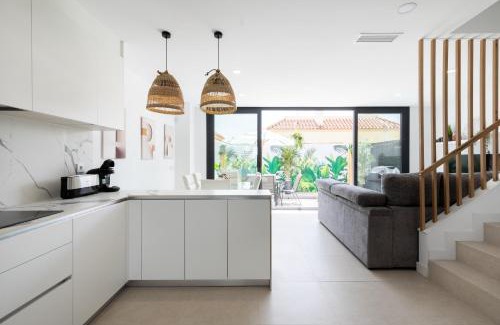 Carihuela Apartment | Luxury Townhouse with Rooftop Infinity Pool and Ocean Views