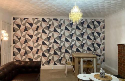 Farnham Apartment | Elegant Two Bed Deluxe Maisonette with Eco-Friendly Amenities