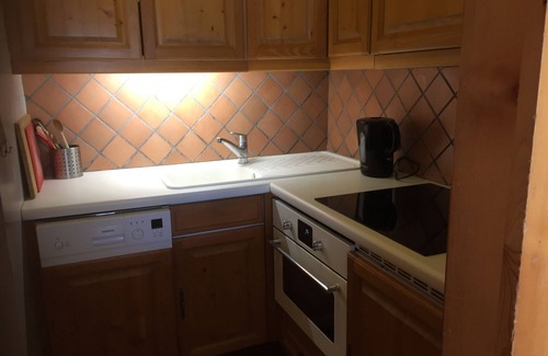 Chamonix City Centre Apartment | Top-Rated Two-Room Apartment Near Ski Slopes with WIFI