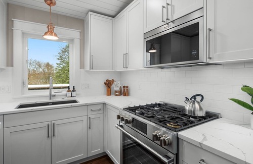Excelsior House | Urban Escape: Steps from Lake & Downtown Excelsior