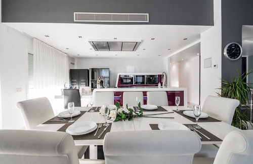 Sitges Villa | Cozy Villa Steps from the Beach in Castelledefels-Sitges