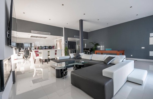 Sitges Villa | Cozy Villa Steps from the Beach in Castelledefels-Sitges