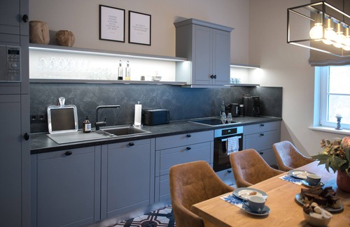 Friedeburg Apartment | Pet-Friendly Retreat: Luxury Apartment Tom Brok in Karl-Georgs-Forst