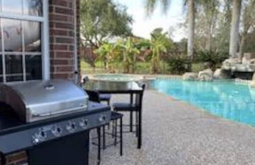 Alvin House | LUXURY VACATION HOME /RESORT STYLE POOL 5 Bedrooms