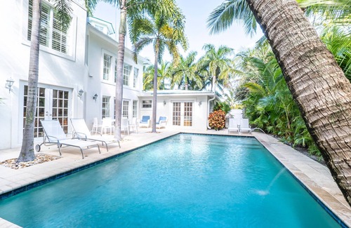 Southside House | Experience Five-Star Requited Bliss Near Beaches & More