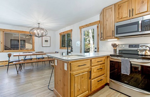 Vail House | Pet-Friendly Vail Retreat: 3bd/2ba with Hot Tub Bliss