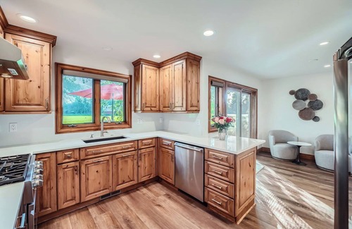 Eagle-Vail House | Premier Beaver Creek Vail Ski Home with Hot Tub & Golf Views