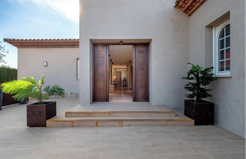 Bonmont Terres Noves Villa | Indulge in a Large Villa with Private Pool and Beach Access