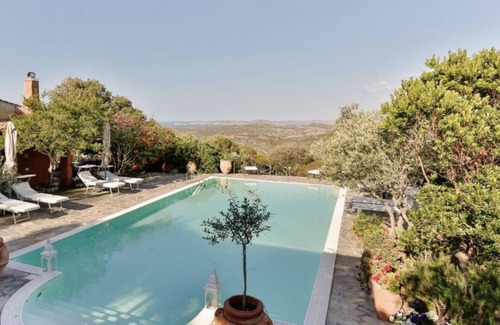 Ruoni Villa | Luxury Villa Francesca promoted by WeekHomes.com