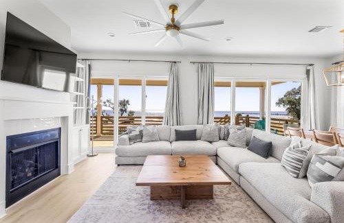 Gulfport House | Luxury Views, Heated Pool, Spa, and Golf Green