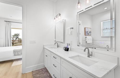 Gulfport House | Luxury Views, Heated Pool, Spa, and Golf Green