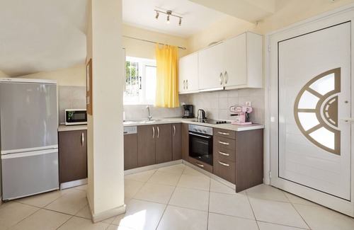 Agios Stefanos Villa | Secluded Villa with Heated Pool in Saint Stefanos Sinies