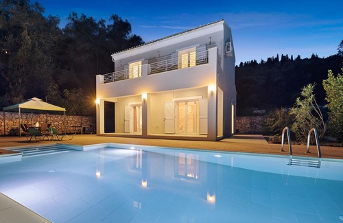 Agios Stefanos Villa | Secluded Villa with Heated Pool in Saint Stefanos Sinies