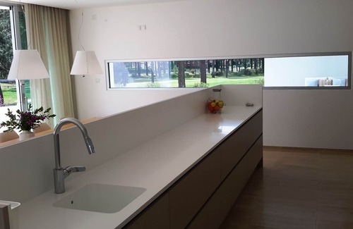 Charneca de Caparica e Sobreda Villa | Stunning Villa with Pool Next to Beautiful Beaches