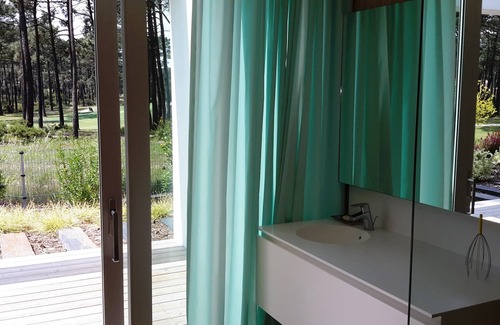 Charneca de Caparica e Sobreda Villa | Stunning Villa with Pool Next to Beautiful Beaches