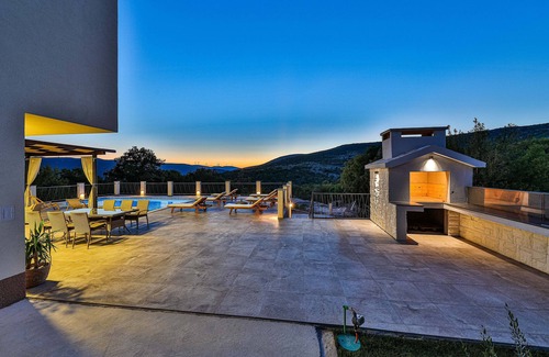 Primorski Dolac House | Elegant Vila Elena with Private Pool and Ocean Views