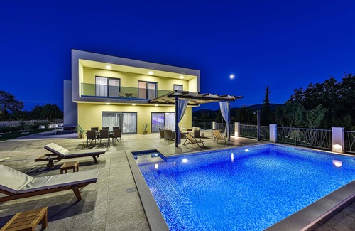 Primorski Dolac House | Elegant Vila Elena with Private Pool and Ocean Views