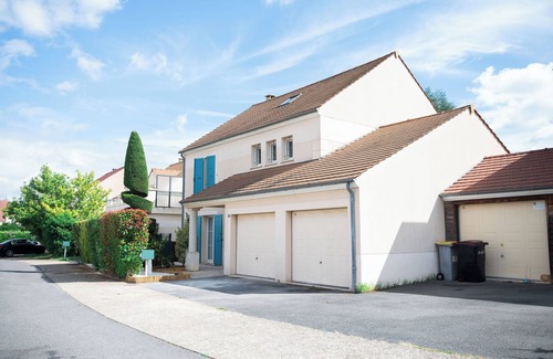 Bussy-Saint-Georges Villa | Luxury villa in Bussy, 12 minutes from Disneyland Paris - from 6 to 16 people
