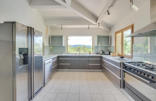 Saint-Paul-en-Foret Villa | Elegant Villa with Heated Pool and Ocean Views