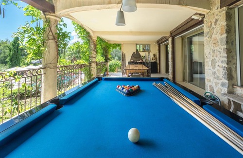 Saint-Paul-en-Foret Villa | Elegant Villa with Heated Pool and Ocean Views