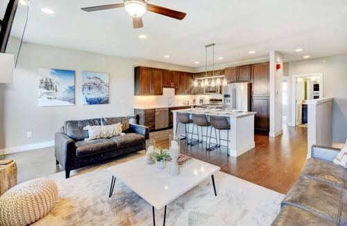 Rendezvous House | New Villa 105: Hot Tub, Great Views & Guest Rated 10/10