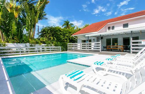 South Lake Villa | Elegant Villa Retreat in Hollywood Lakes Near the Beach