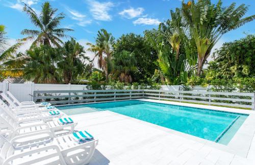 South Lake Villa | Elegant Villa Retreat in Hollywood Lakes Near the Beach