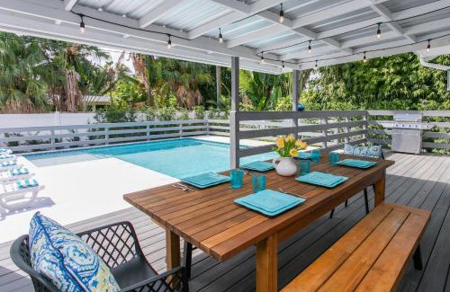 South Lake Villa | Elegant Villa Retreat in Hollywood Lakes Near the Beach
