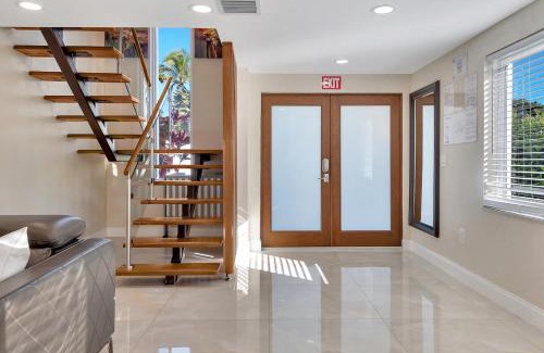 South Lake Villa | Elegant Villa Retreat in Hollywood Lakes Near the Beach