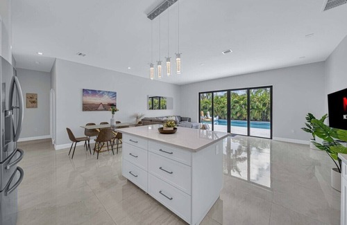 Golden Glades Villa | Exclusive Villa Amara: Heated Pool, Spa & Gym Retreat