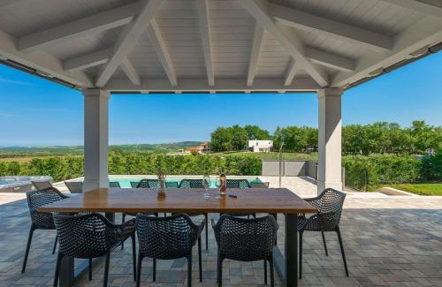 Vranje Selo Villa | Elegant Villa Arman with Hot Tub in Visinada - 4 Star Rated