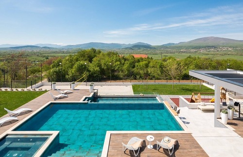 Citluk Villa | Elegant Villa Arya with Heated Pool, Hot Tub & Sauna